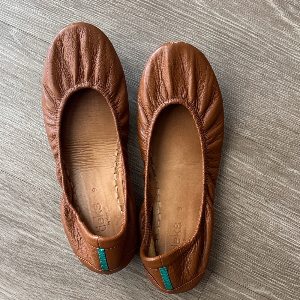 Tieks Chestnut Leather Flats with Teal Accent